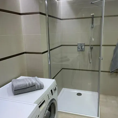 - W Domu - 130m2 Z Tarasem I Ogrodkiem * 브로츠와프